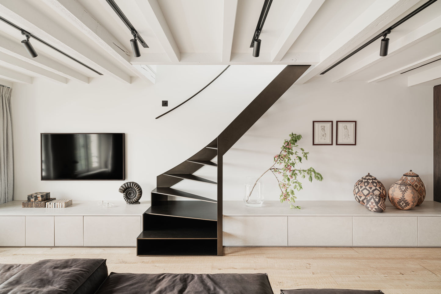 Luxe Interieurproject met Groene Verdi Alpi en Witte Estremoz Marmer