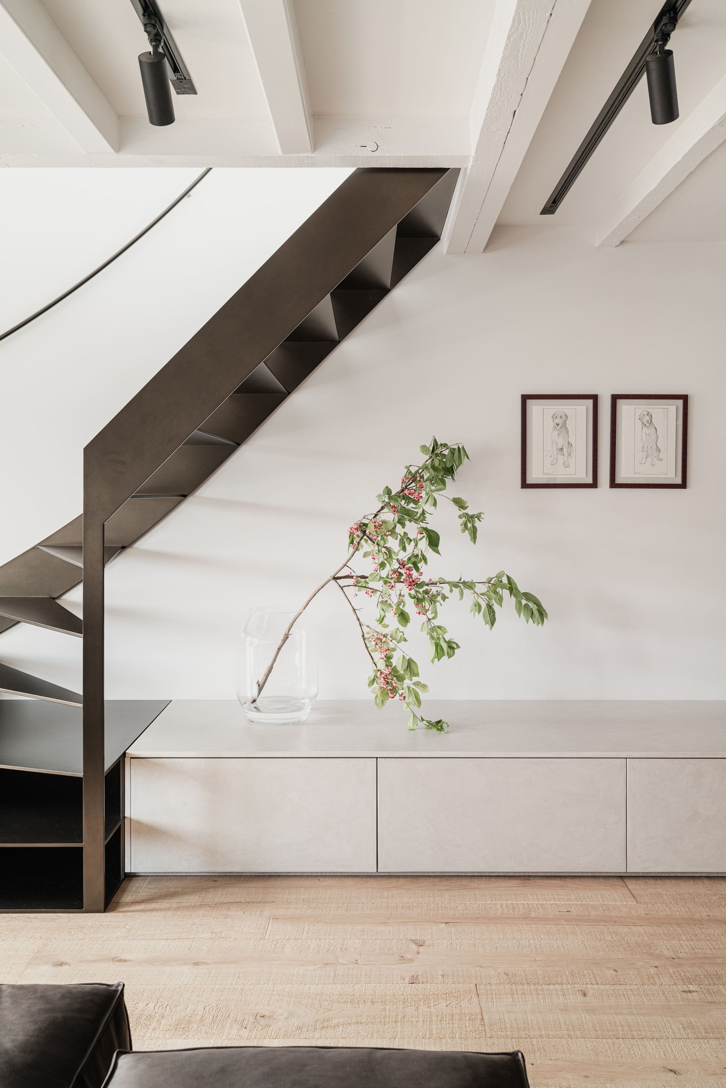 Luxe Interieurproject met Groene Verdi Alpi en Witte Estremoz Marmer