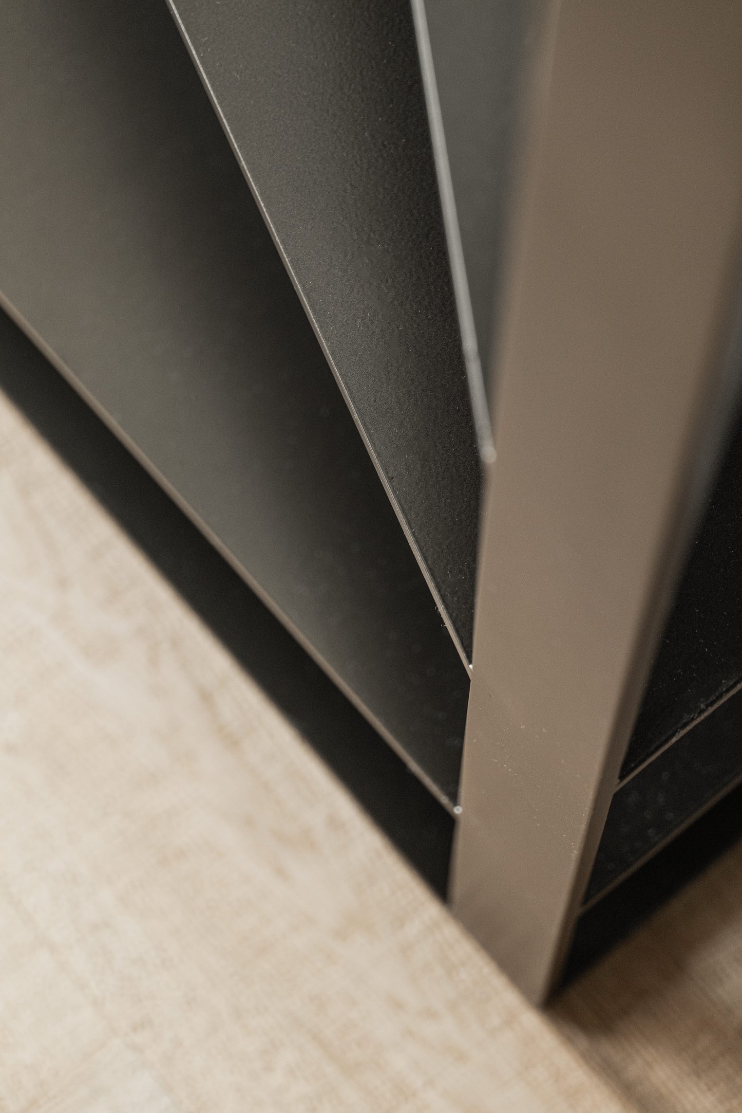 Luxe Interieurproject met Groene Verdi Alpi en Witte Estremoz Marmer