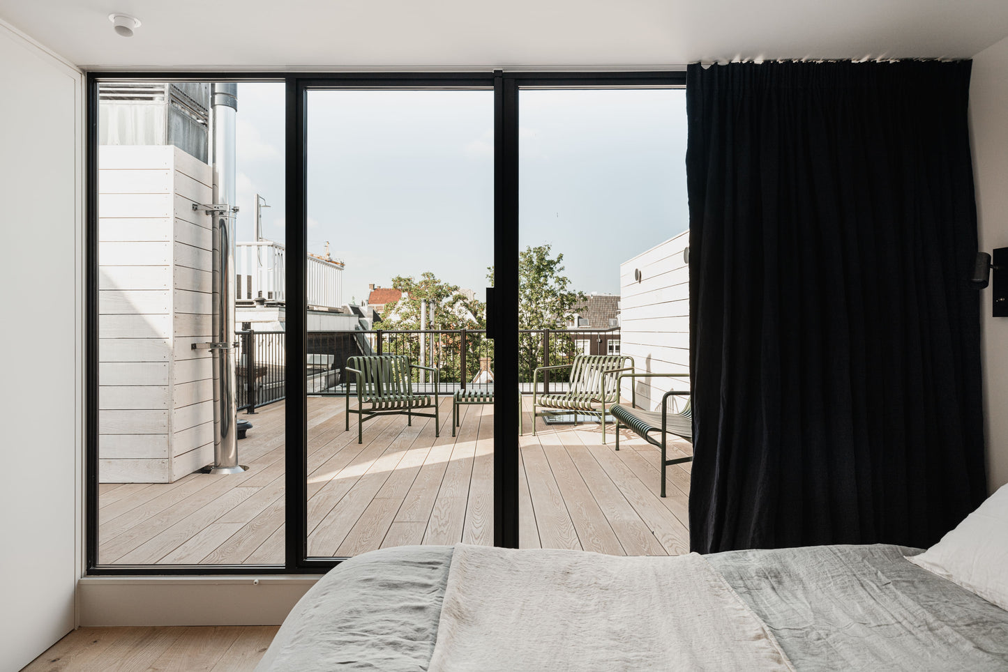 Luxe Interieurproject met Groene Verdi Alpi en Witte Estremoz Marmer