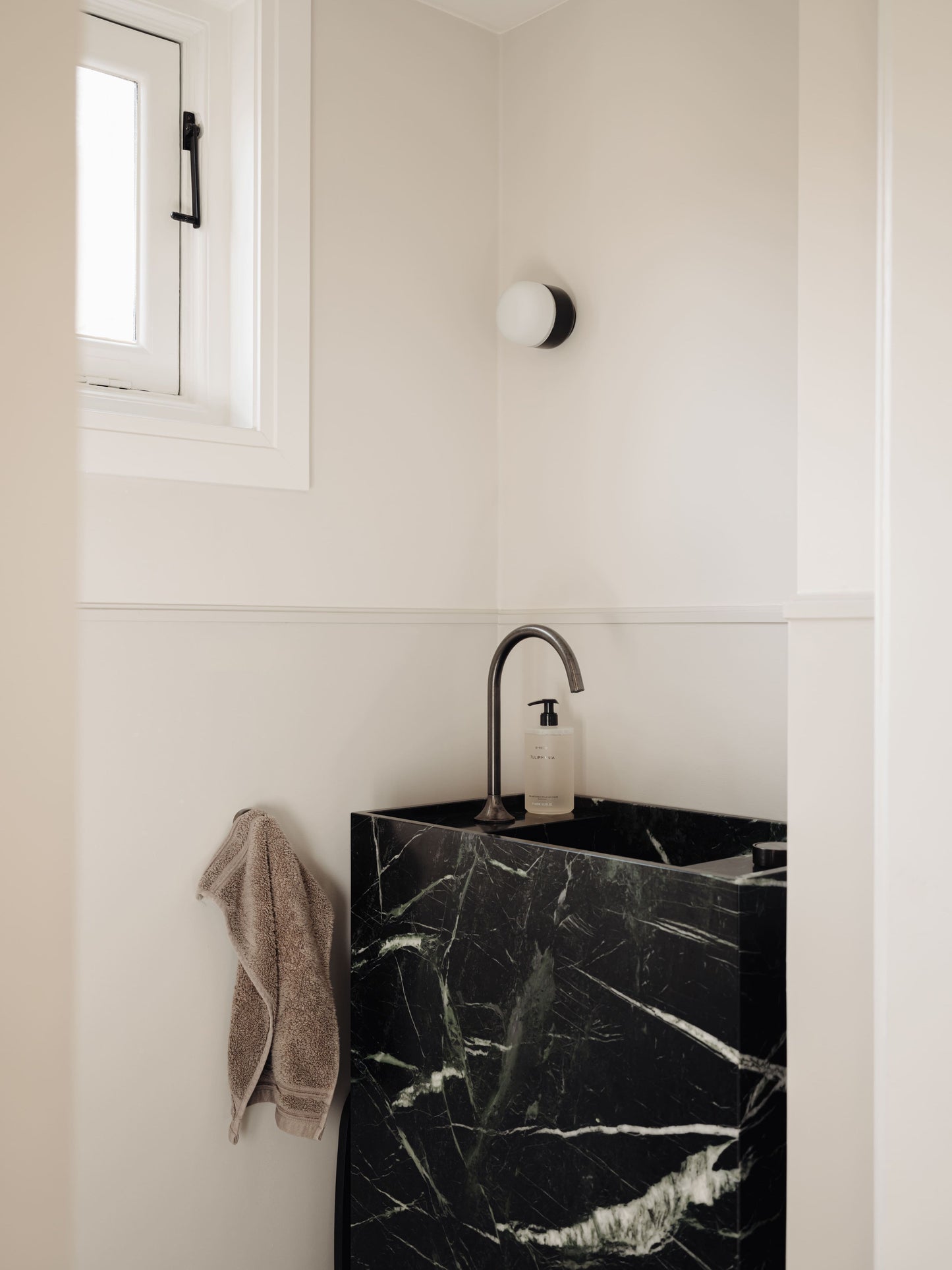 Luxe Interieurontwerp met Hoogwaardige Natuurstenen