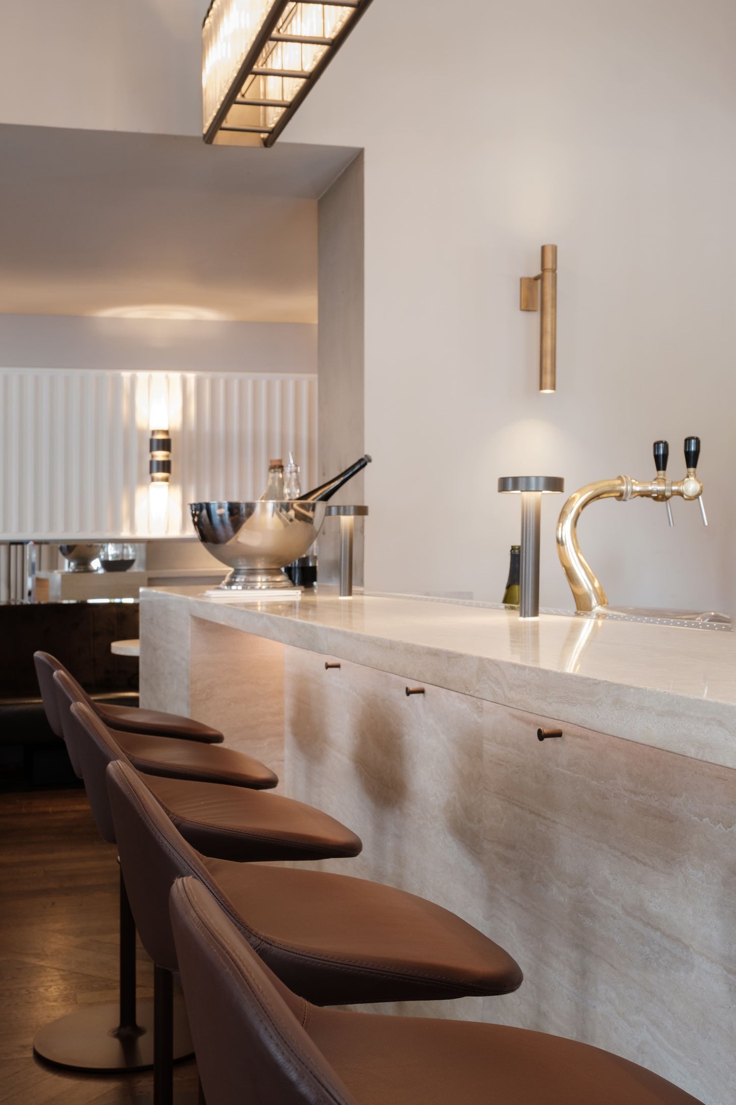 Stijlvol Bar- en Interieurontwerp met Hoogwaardige Natuurstenen