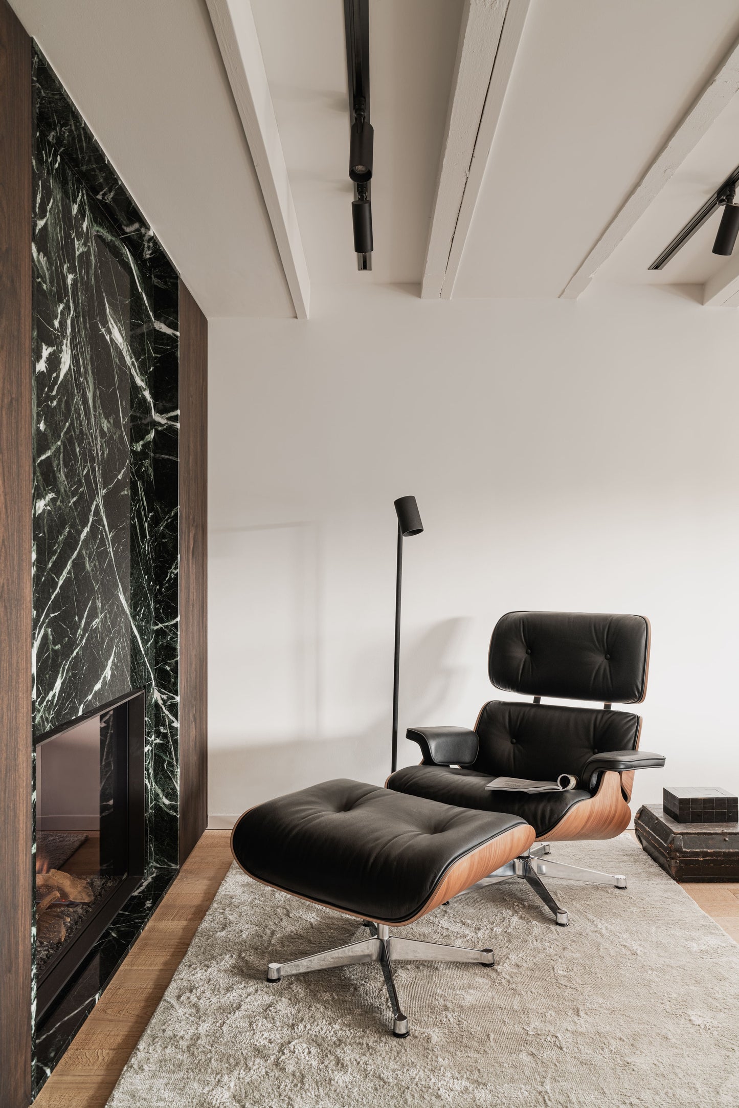 Luxe Interieurproject met Groene Verdi Alpi en Witte Estremoz Marmer