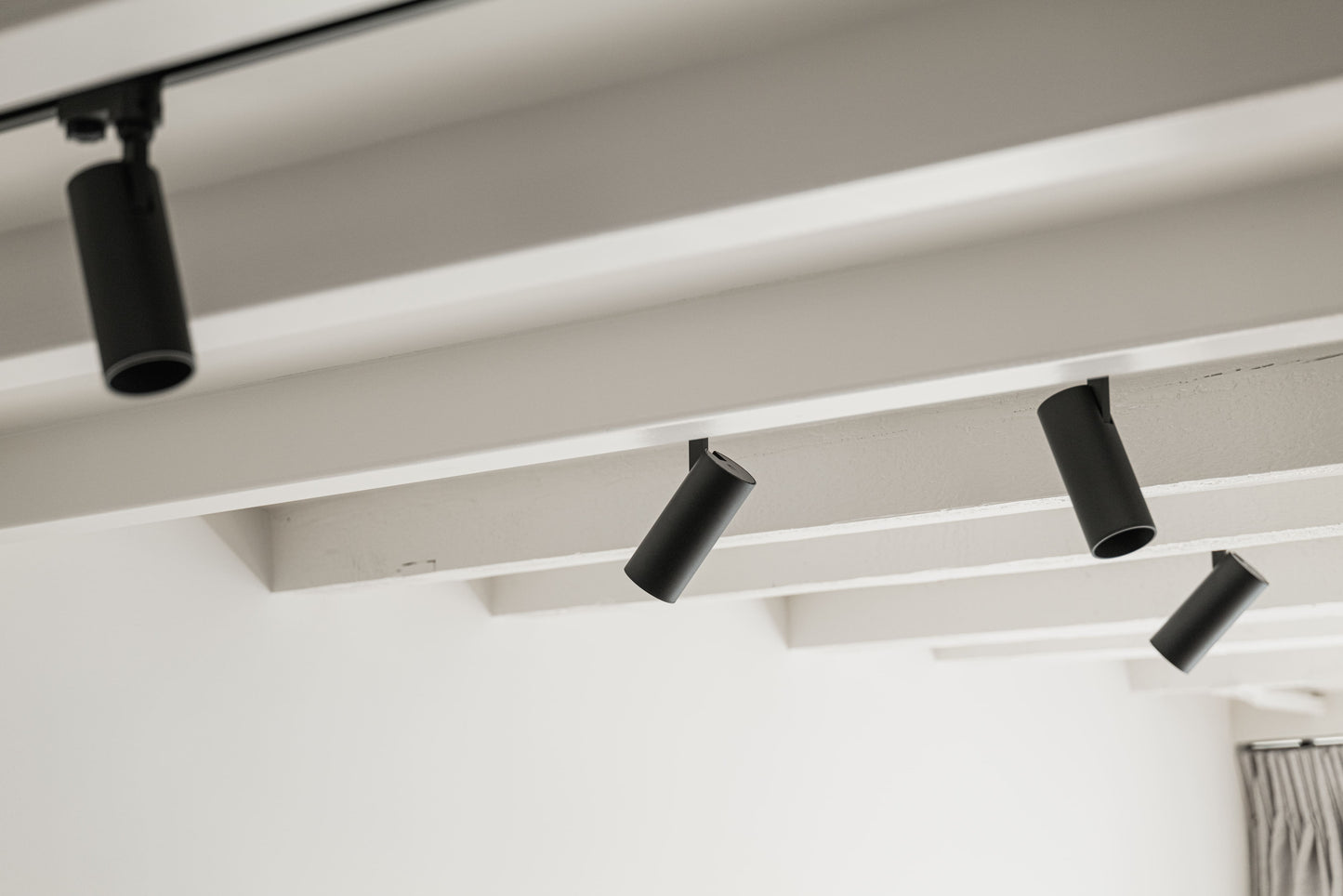 Luxe Interieurproject met Groene Verdi Alpi en Witte Estremoz Marmer