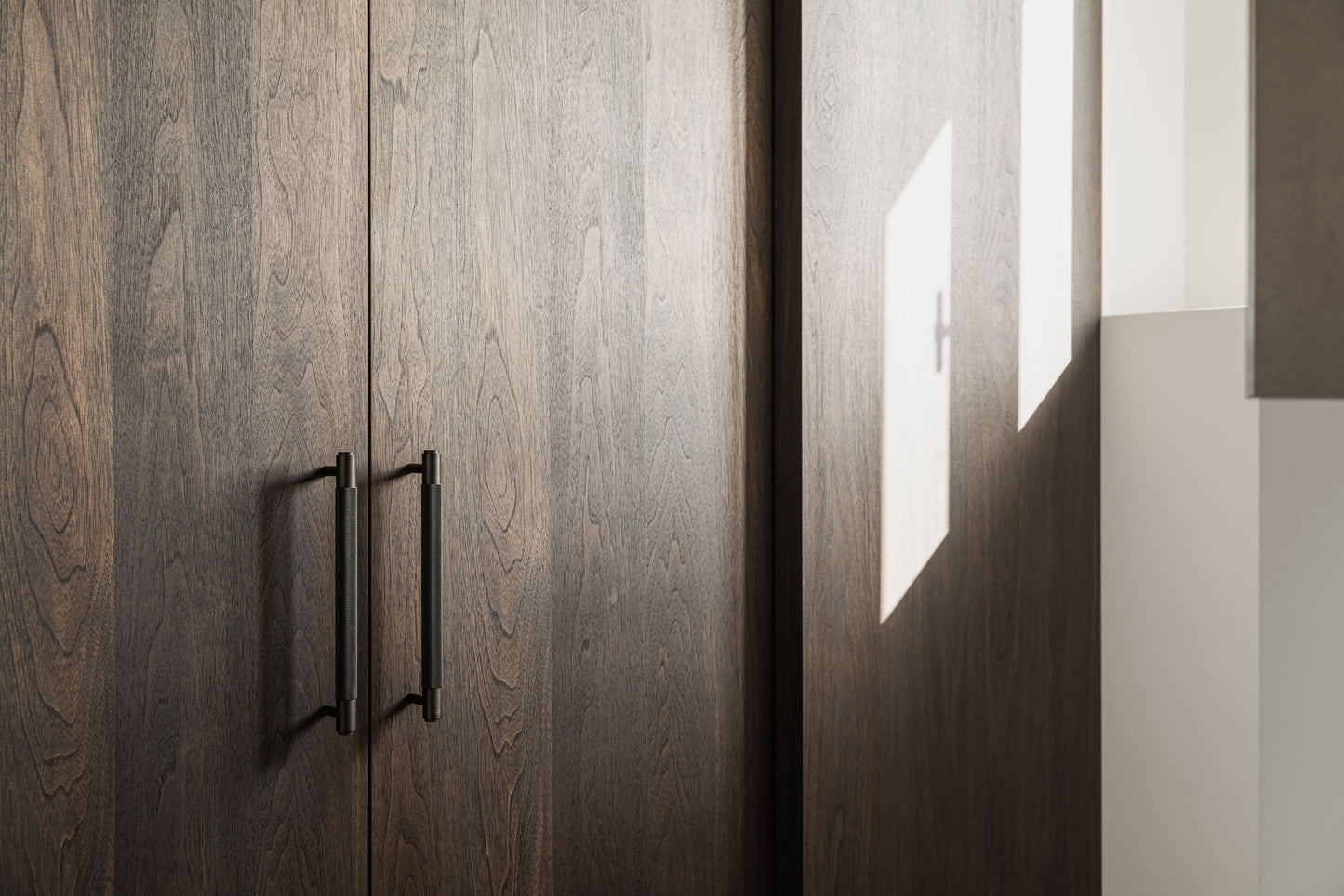 Luxe Interieurproject met Groene Verdi Alpi en Witte Estremoz Marmer