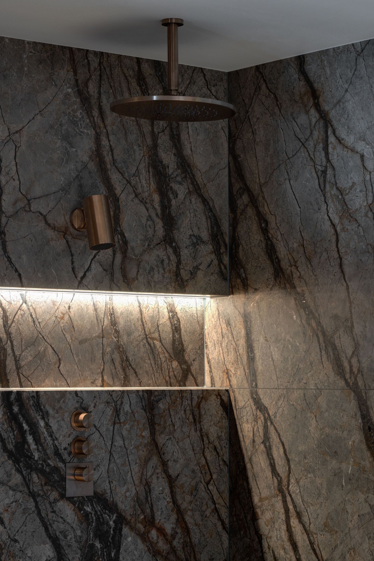 Exclusieve Mancave met Hoogwaardige Natuurlijke Stenen